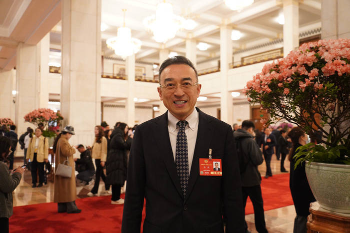 全國(guó)政協(xié)委員安庭：應(yīng)保護(hù)、開(kāi)發(fā)農(nóng)作物“老品種”<strong></p>
<p>農(nóng)作物</strong>，著力壯大縣域富民產(chǎn)業(yè):農(nóng)作物